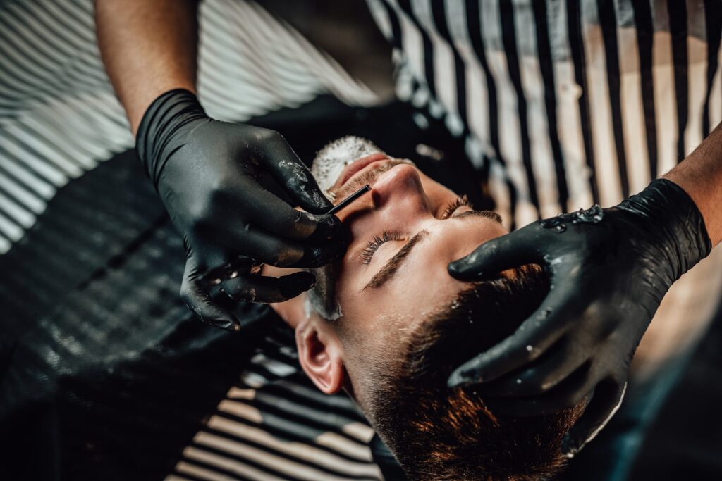 Afeitado en la peluquería y barbería de Fuenlabrada y Alcorcon