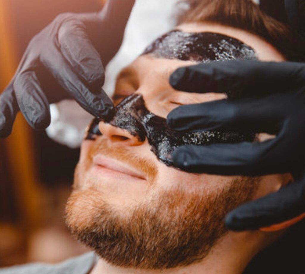 Limpeza facial masculina